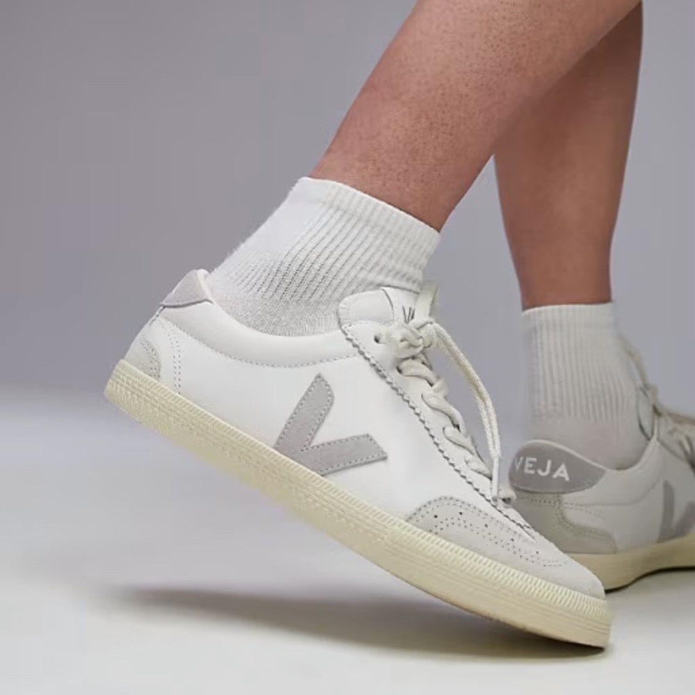 Veja Women’s Volley Leather Sneaker White/Natural sz 41EU/10US New in Box